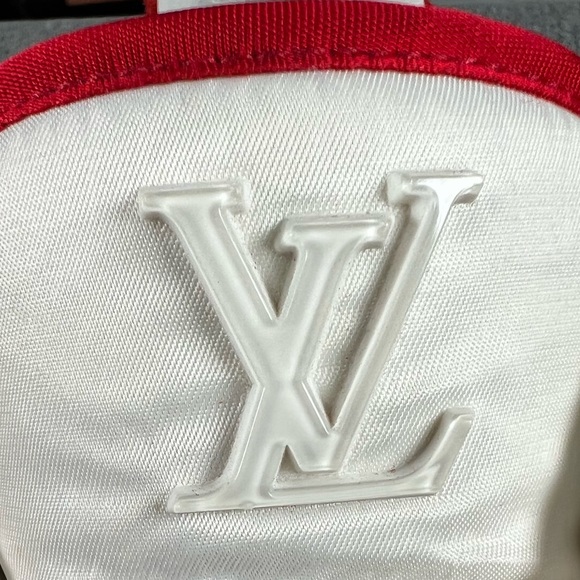 🚨LOUIS VUITTON RUNNER SNEAKER🚨 - Picture 11 of 13